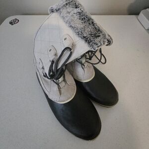 Women's Winter Boots with Faux Fur Trim